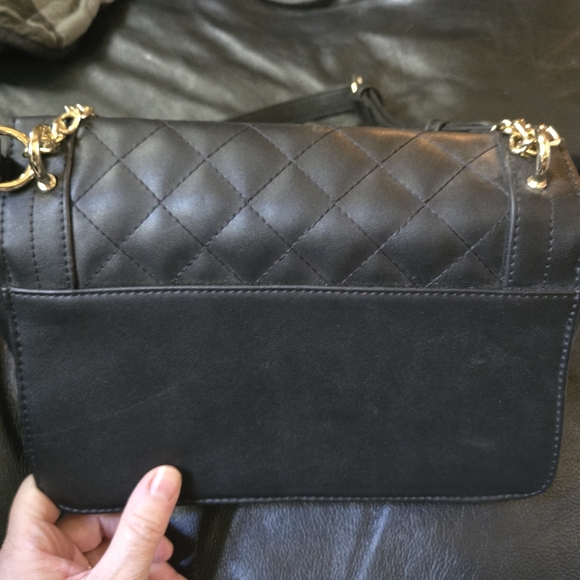 G by Guess NEW black & gold quilted bag 10"x7"x4" - Picture 4 of 6